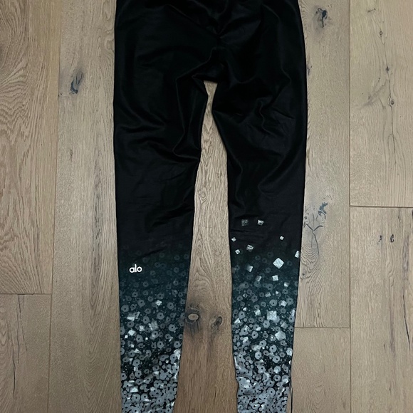 Alo leggings XS - Picture 3 of 5